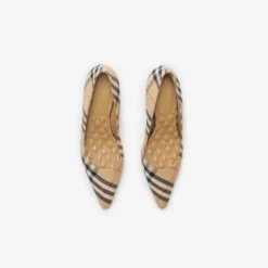 Check Dame Pumps