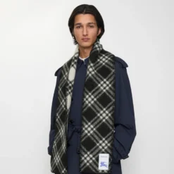 Narrow Check Wool Scarf
